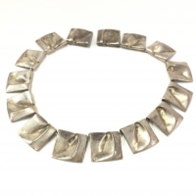 A Bj&ouml;rn Weckstr&ouml;m For Lapponia Sterling Silver 'Planetaariset Laaksot' (Planetary Valleys) Collar Necklace with hallmarks. Made famous by Carrie fisher who played Princess Leia in the original Star Wars trilogy in 1977. (Damage to one link in the necklace.