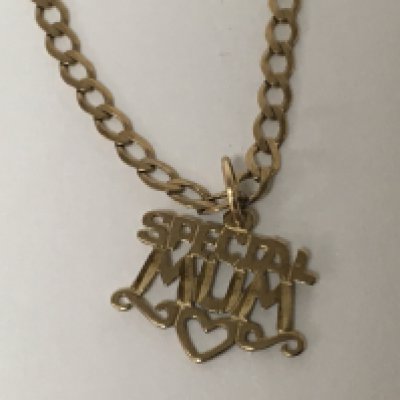 A 9carat gold necklace with attached pendent Special Mum. Weight 3.5g