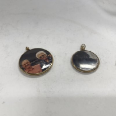 Two 9ct gold frame photo lockets.
