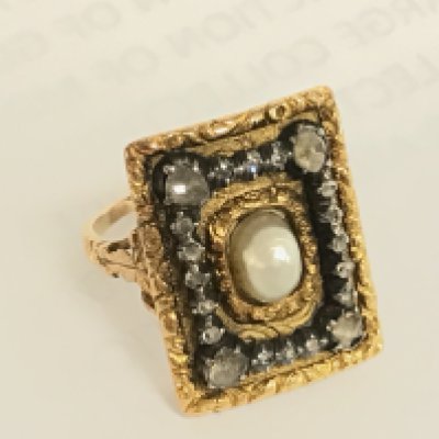 An antique gold ring set with a Pearl flanked by rose cut chip stone diamonds, 7.7g size P. Postage category A