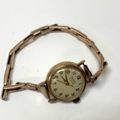 A 9ct gold cased ladies Rotary wristwatch on a 9ct gold on silver expanding strap. 16.4g (A)