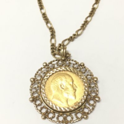 A 1907 full sovereign in a 9ct mount with 9ct chain. Total weight 20.28g Postage B