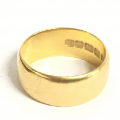 A 22ct gold wedding ring, size P. 8.8g Postage category A