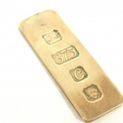 A 9 carat gold ingot. 10.3g Postage category a