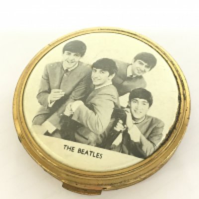 Vintage Beatles compact mirror. This lot cannot be posted