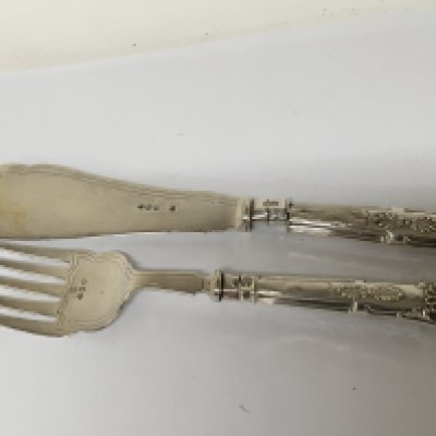 A silver fish slice a d folk with silver blade a d loaded silver handles.London hallmarks weight 300g all in.
