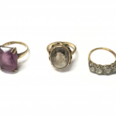 Three vintage 9ct gold rings set was assorted stones. Size left to right Q P 1/2 and P 15.07g total. Postage B