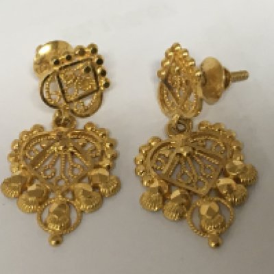 A pair of Indian design high grade 916 gold earrings weight 5.4g