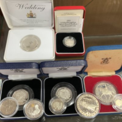 A collection of cased and uncased silver coinage. (B).