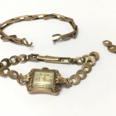 A 9ct gold ladies rotary watch with another 9ct gold ladies watch strap and extra links. Approx weight 11.14 grams