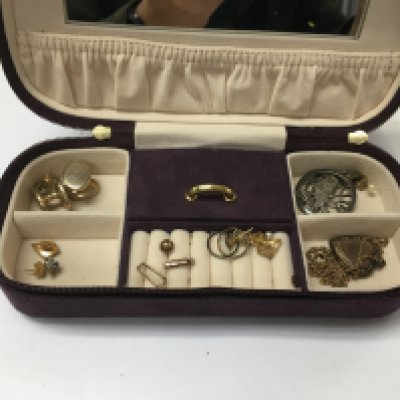 A small collection of costume jewellery including some silver and gold plated items.