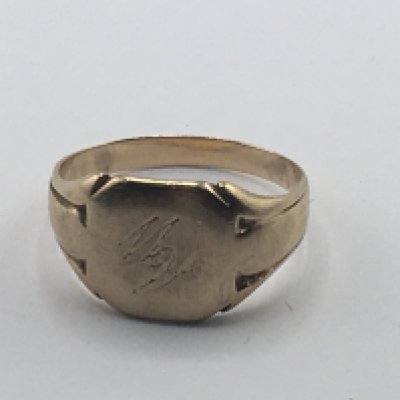 A Gents 9carat gold signet ring weight 3.9g