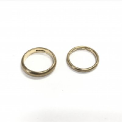 A 9ct gold ring and a silver gold ring. Approx weight of 9ct gold ring 4.89 grams.