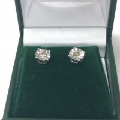 A pair of 9ct white gold RBC illusion diamond solitaire studs with box. Diamonds 0.28ct approx. Postage B