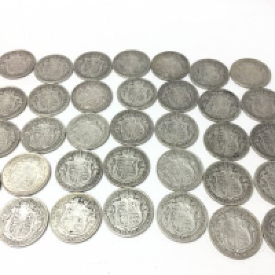 A collection of half crowns dates 1911 - 1918. Approximately 460g total weight, Postage A