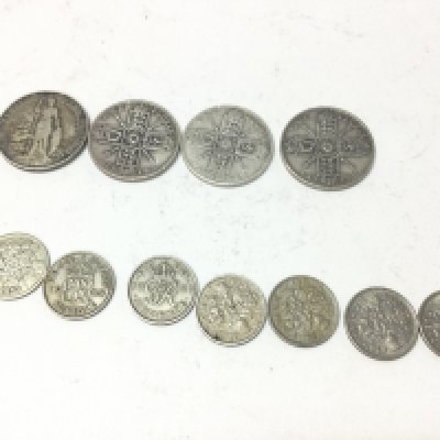 A collection of four florin coins including a 1902 florin and a nice condition 1914 and others. Postage A