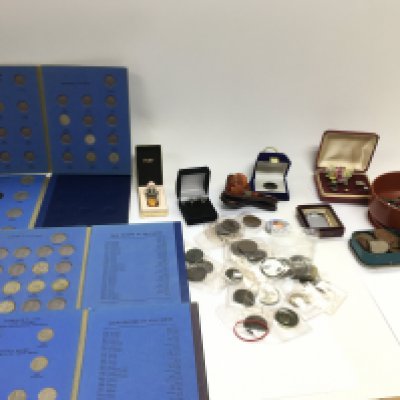 A collection of assorted coinage including pre 1946 and other oddments
