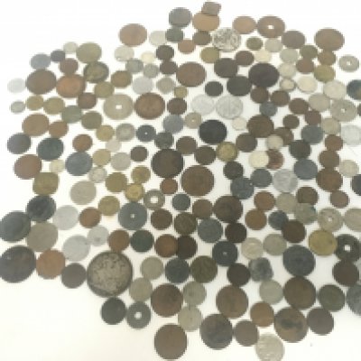 A mixed collection of GB and world coins including a 1889 silver crown, Victorian pennies, shillings etc