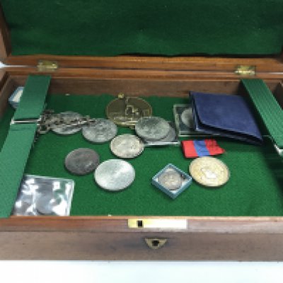 A canteen of coins including some silver examples.