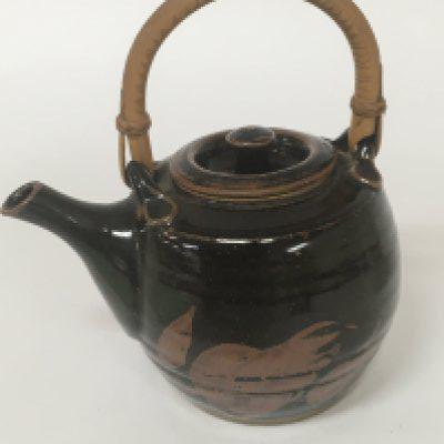 A Japanese influence Contemporary studio art pottery tea pot stamped SP. possible Welsh origin. No obvious damage or restoration.- NO RESERVE