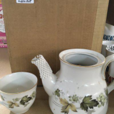 A box Doulton Lachmount service. NO RESERVE