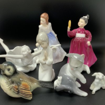 A small mixed collection of ceramic figures to include Goebels, Royal Doulton, Lladro. (D), (red basket). NO RESERVE