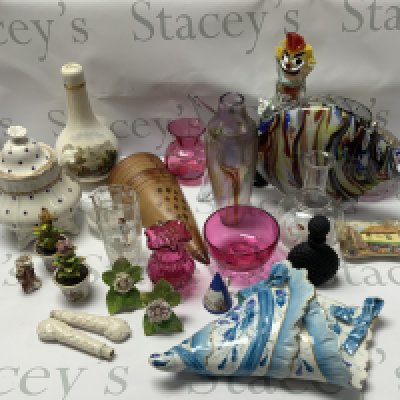 A minced selection of glassware and ceramics and porcelain. (D)