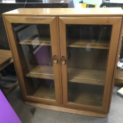 An Ercol bookcase, approx 91cm x 97cm x 29cm. Shipping category D.