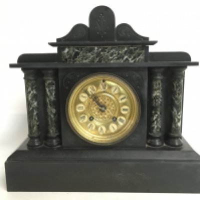 A slate and brass mantel clock, dimensions 14x34x31cm. This lot cannot be posted