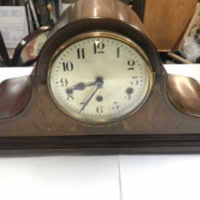 An Edwardian mantle art deco clock. Working with Westminster chimes. Postage D