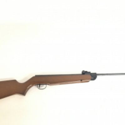 A Webley Victor air rifle, 0.177 calibre Made in England. 102cm long. Cannot be posted