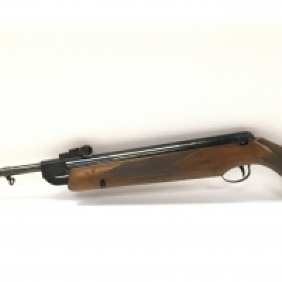 Webley Vulcan air rifle, made in England. 112cm long. This lot cannot be posted