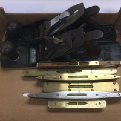 A collection of vintage spirit levels and two wood planes including a Stanle example. Shipping category D.