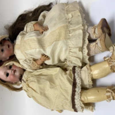 2 early porcelain headed dolls. Gebr&#2013266172der Ohlhaver Dolls 1912-1928 22-10, Together with an Armand Marseille -390n. (Condition issues with both) postage cat D, unable to post.