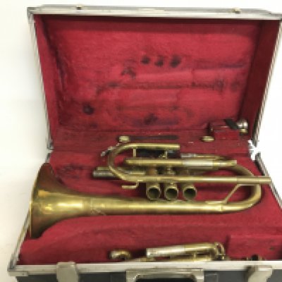 A cased Lark trumpet, Made in China. NO RESREVE