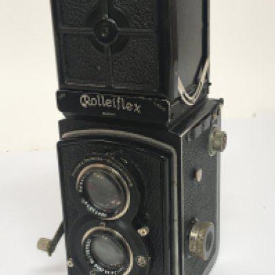 A Vintage Rolleiflex Compur camera with Carl Zeiss lens