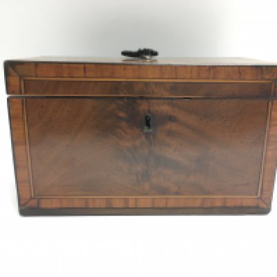 A George III satinwood banded mahogany tea caddy, dimensions 23x13x13