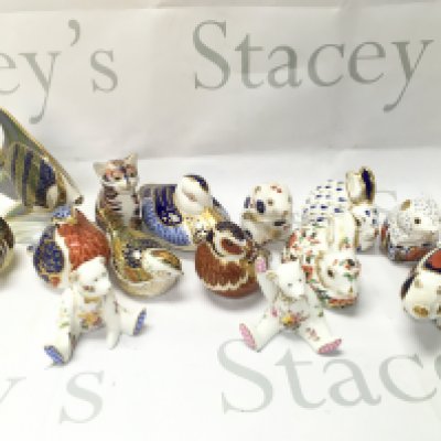 A collection of First quality Royal Crown Derby figures and two teddy bear crown derby figures. No obvious damage, this lot can be posted