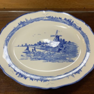 Allertons blue and white Pavilion pattern dinnerware together with a Royal Doulton Norfolk platter, 2 Japanese porcelain teasets. (2 boxes). NO RESERVE