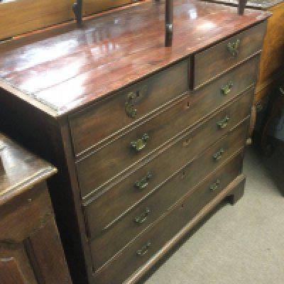 A George III mahogany chest of drawers, approx 100cm x 56cm x 94cm. Shipping category D.