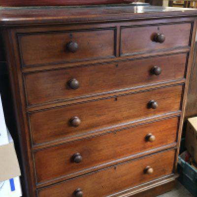 A mahogany chest of drawers, dimensions Length 53x Width 114x height 129cm