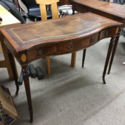 A pair of 20th century inland Mahogany serpentine fronted side tables 48x100x74