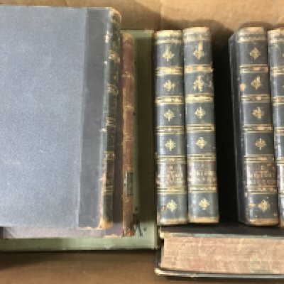 A box of Victorian books comprising six volumes of old and new London plus two supplemental volumes and six volumes of With The Flag to Pretoria , a history of the Boer war published in 1900. This lot cannot be posted NO RESERVE