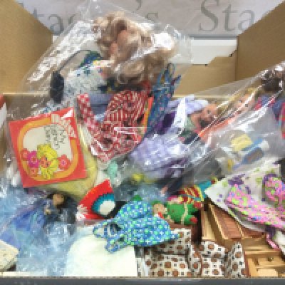 A box of Pippa Dolls, Penny Brown No2 dolls with various outfits, a Daisy doll and vintage doll's house furniture. Shipping category B.