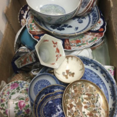 A box of Chinese and Japanese ceramics. This lot cannot be posted