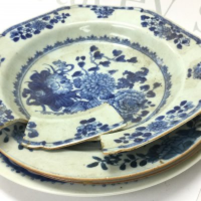 Chinese blue and white plates and a Famille rose plate, this lot cannot be posted