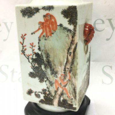 A Chinese qianjiang cai cong vase. 28cm tall, 14cm wide. No obvious large damage or restoration, light surface hairline crack. This lot cannot be posted