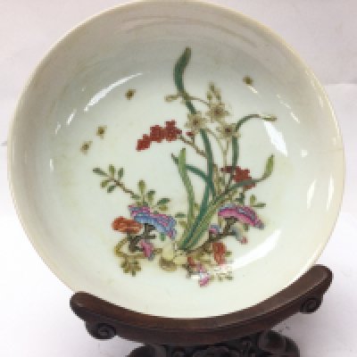 A Chinese dish with floral design, copped red glaze on underside and a six character Yongzheng mark at the base. Small hairline cracks. This lot cannot be posted