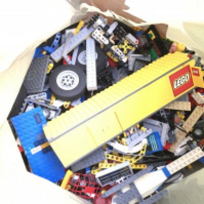 2 Bags Containing Loose Lego. No Reserve.(2).