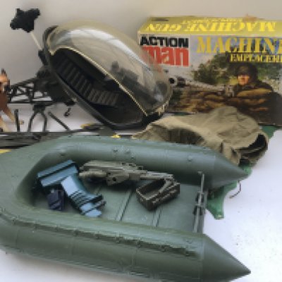 A Collection of Action Man Vehicles And accessories including a Boxed machine gun emplacement And Training Tower. Dogs. Guns etc. Ideal for Spare Parts.No reserve. (2).